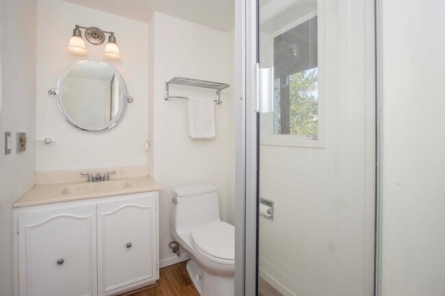 Building Photo - Gated 4bd/3ba Kentfield Home