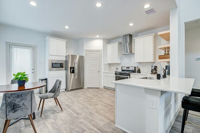 Building Photo - 12827 Barnsbury Ln