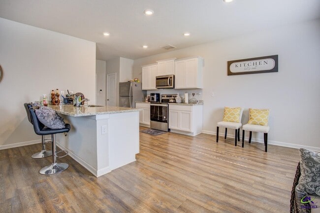 Building Photo - 3294 Bridgewood Dr