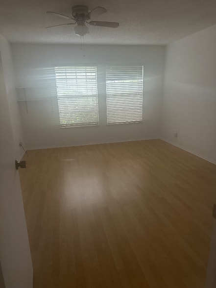 Building Photo - 239 Down E Ln