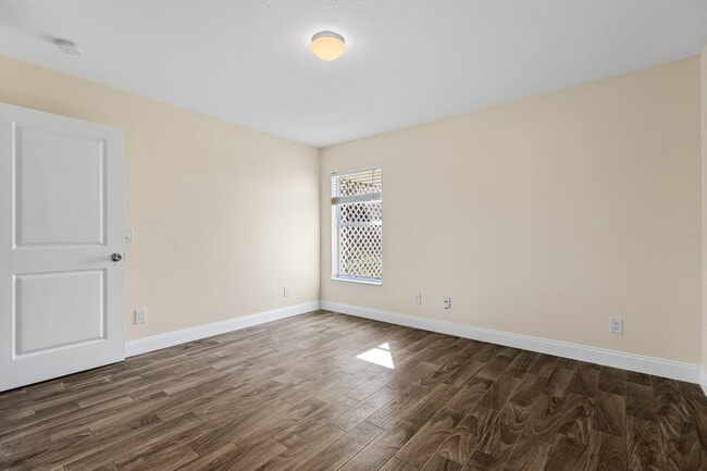 Building Photo - 2110 SW Trenton Ln