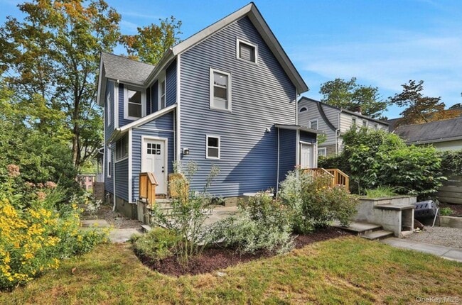 Building Photo - 27 Tioronda Ave