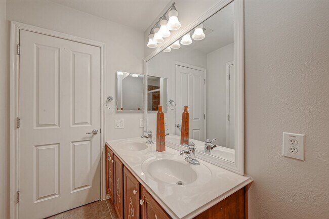 Building Photo - 13600 Breton Ridge St