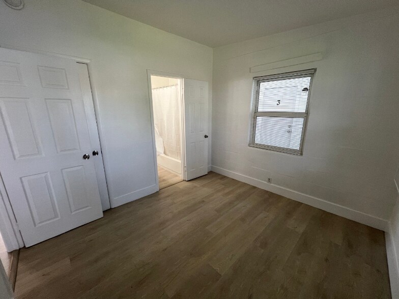 Building Photo - 320 NE 13th Ave