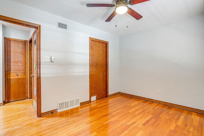 Building Photo - Historic 2 bed, 1 bath Apartment in Covete...