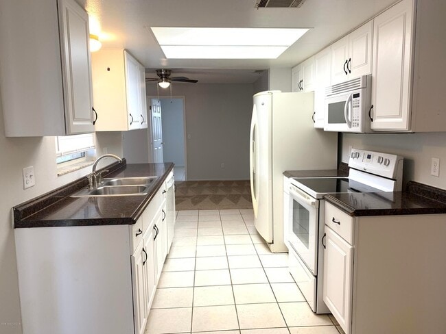 Building Photo - 609 Croton Rd