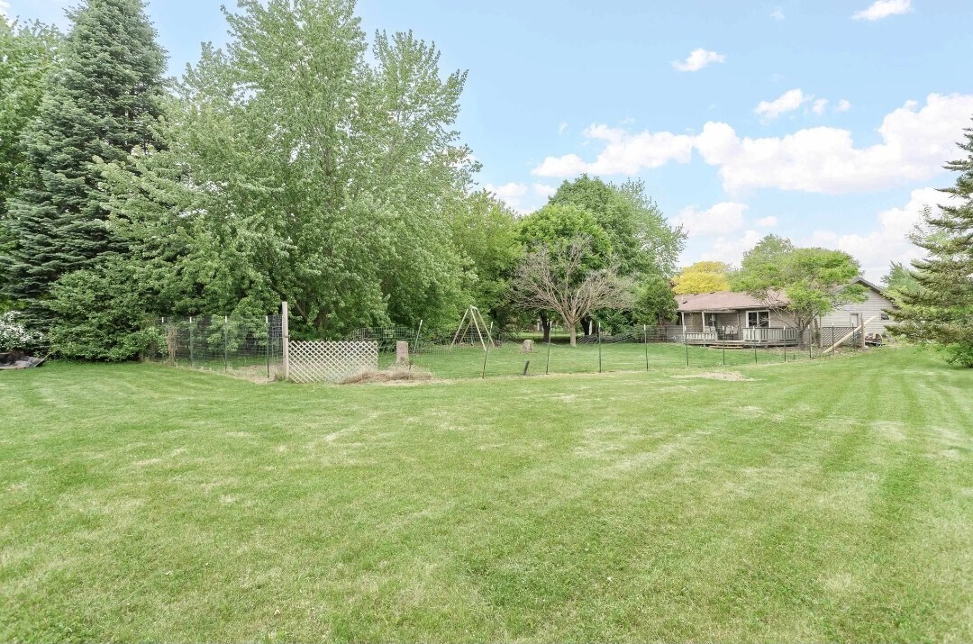 Building Photo - 704 Meadow Ct