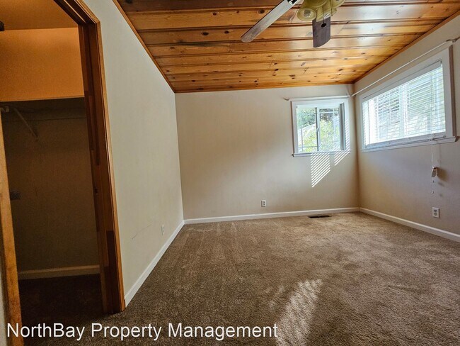 Building Photo - 3 br, 2 bath House - 19352 Deer Hill Rd