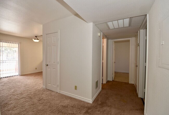 Building Photo - 5499 Indian River Dr