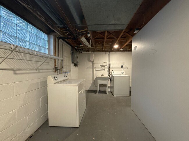 Building Photo - Beautiful Three Bedroom Home In Essex