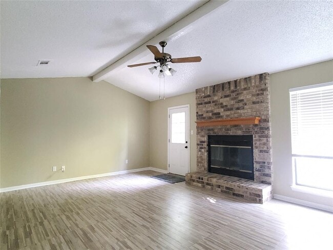 Building Photo - 910 Cottonbowl Dr