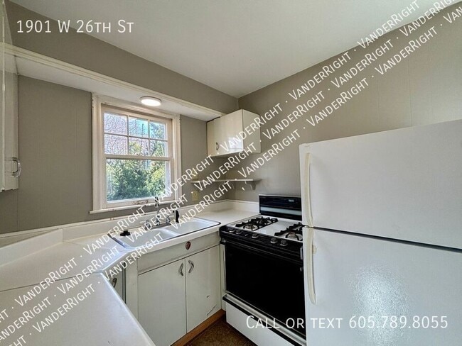 Building Photo - 1901 W 26th St