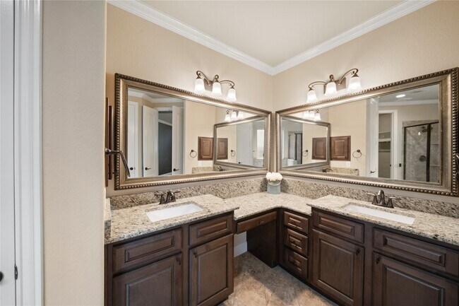 Building Photo - 10314 Radcliff Lake Dr