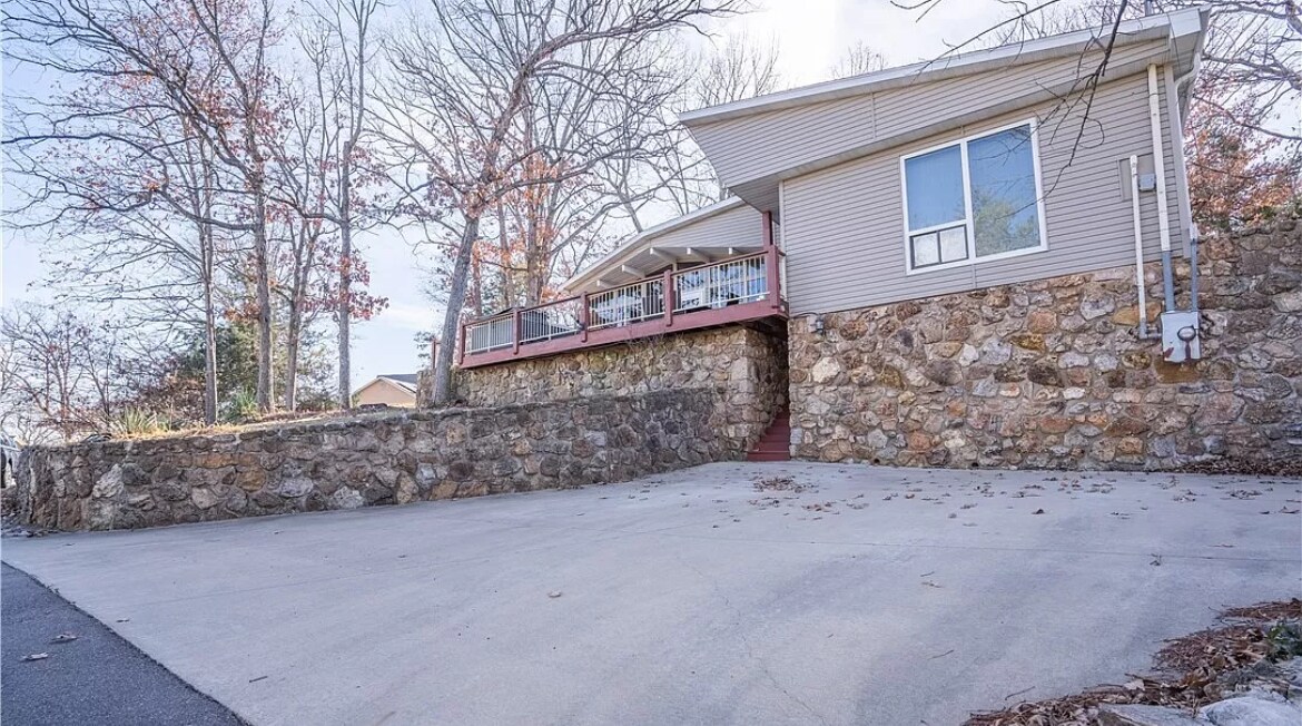 Building Photo - 128 Hawk Cir