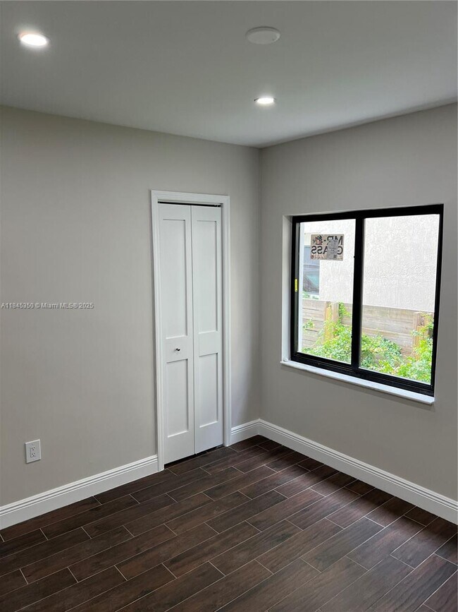 Building Photo - 1134 SW 12th Ct
