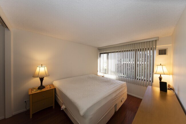 Building Photo - 2140 Kuhio Ave.
