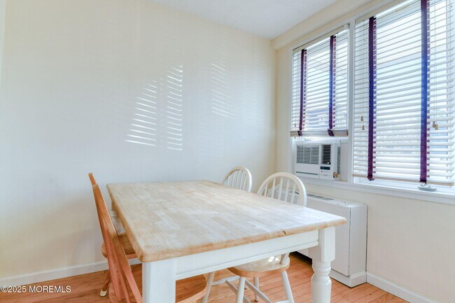 Building Photo - 510 Deal Lake Dr