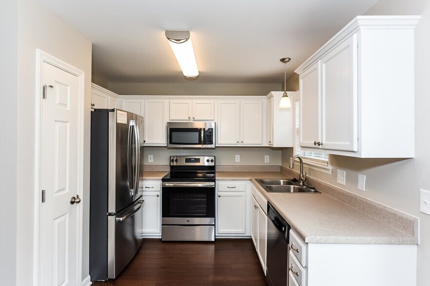 Building Photo - 2838 Candlewicke Dr