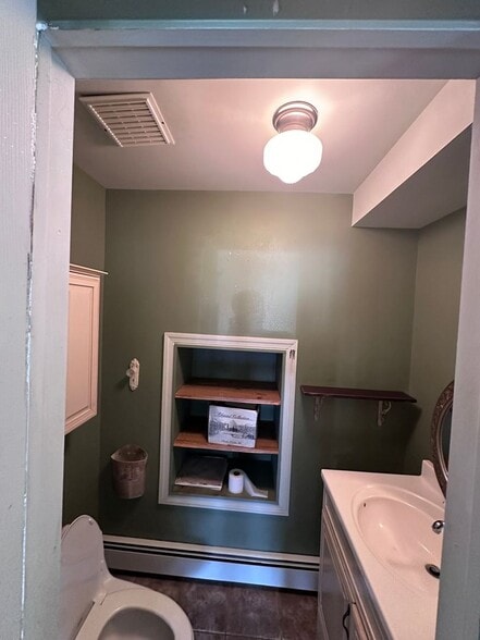 Building Photo - 2 Concord Dr