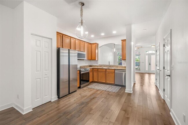 Building Photo - 628 3rd Ave S