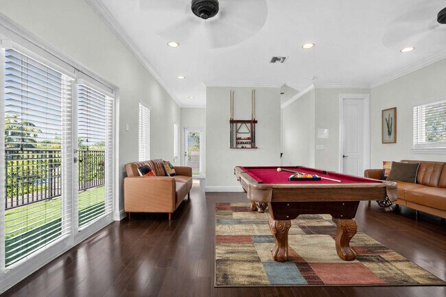 Building Photo - 1705 NE 11th St