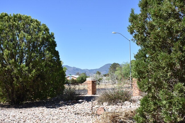 Building Photo - Great home in Great Neighborhood