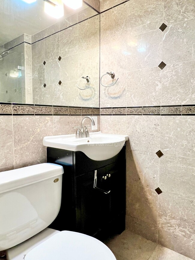 Building Photo - 401 Cheyenne Blvd