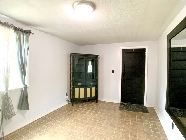 Building Photo - 313 Verdun Dr