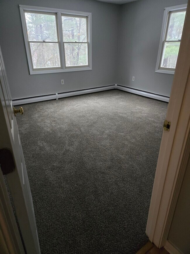 Building Photo - 4 Midhurst Rd