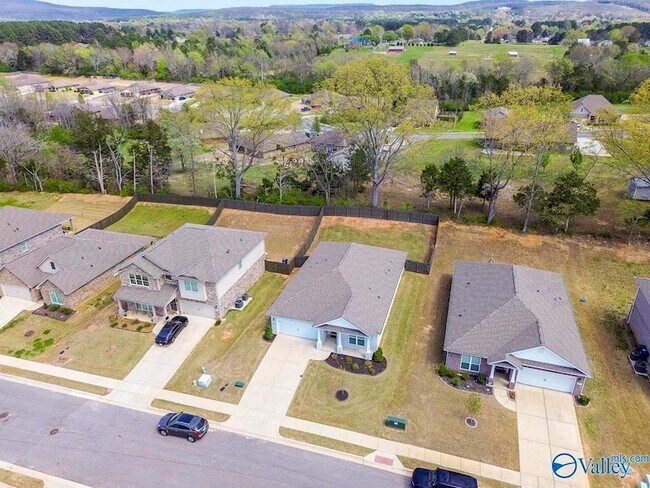 Building Photo - 125 River Springs Ct