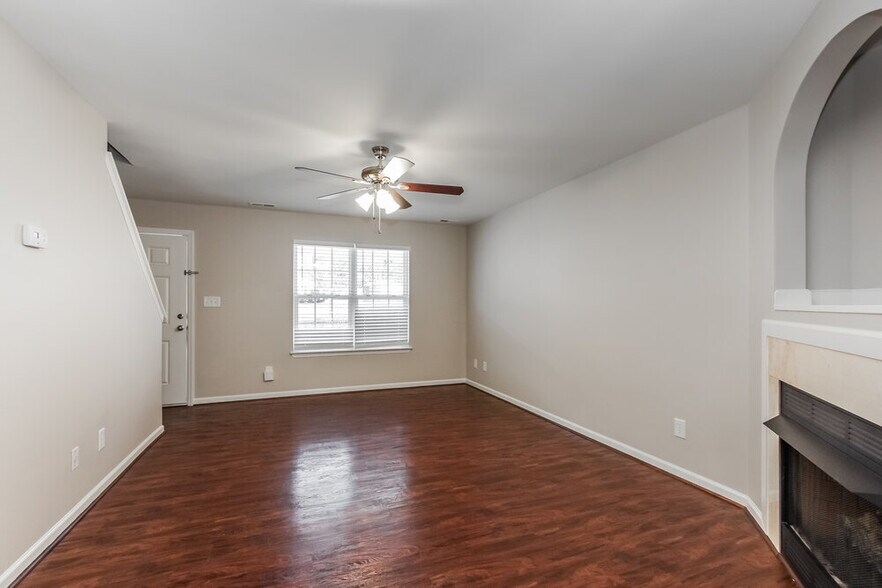 Building Photo - 1126 Larkspur Ln