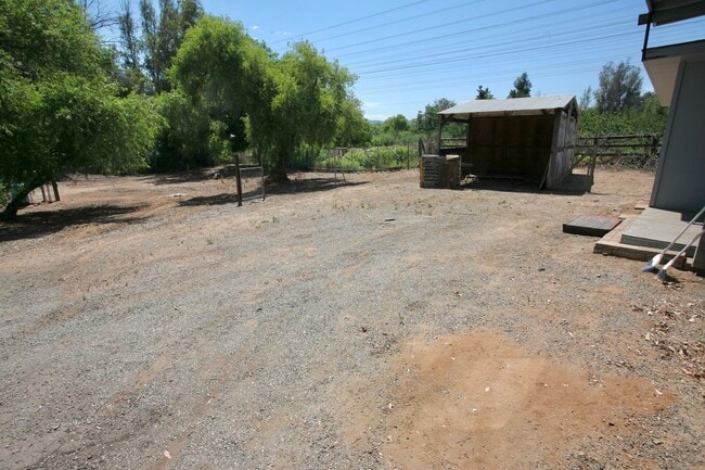 Building Photo - 3 Br that is a little bit country