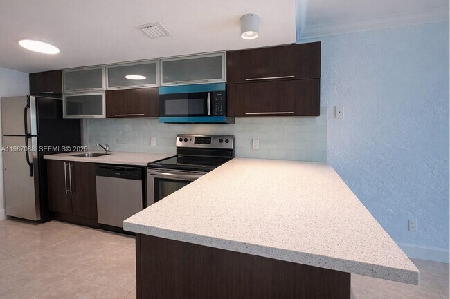 Building Photo - 1660 NE 135th St