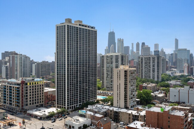 Building Photo - 1636 N Wells St