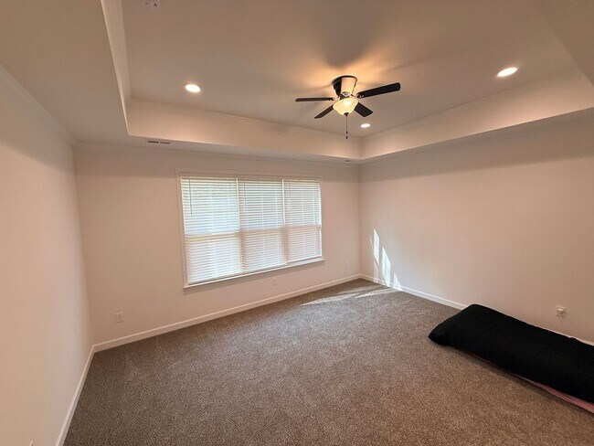 Building Photo - Beautiful New Home in georgous community