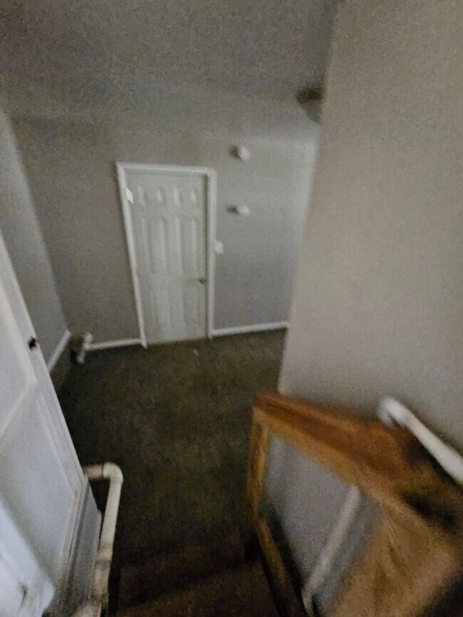 Building Photo - 4 Bedroom House Available now in Midwest City