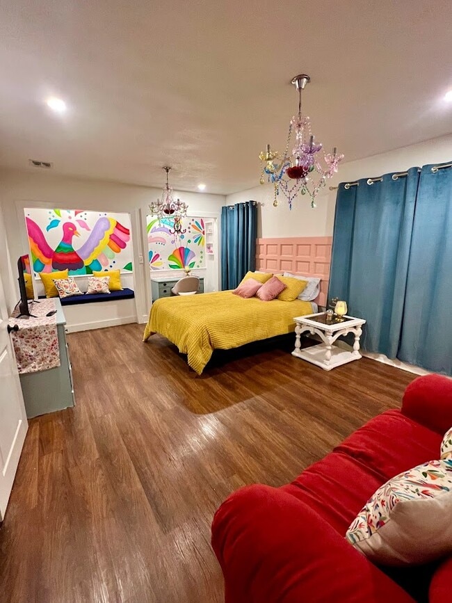 Small Couch in bedroom 1 - 1921 Sacramento