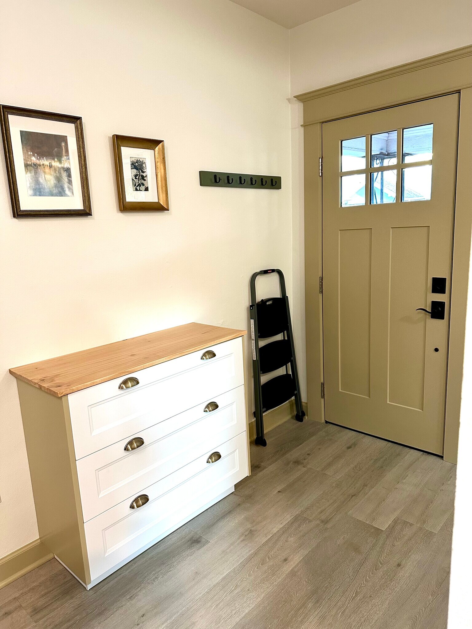 Building Photo - 729 NE Shaver St