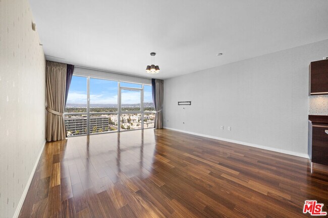 Building Photo - 3785 Wilshire Blvd