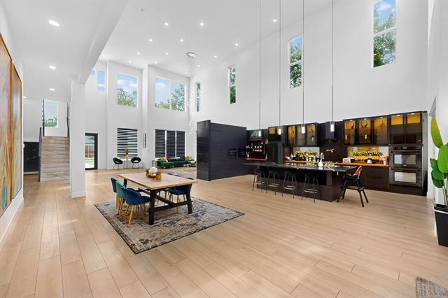 Building Photo - 3946 N Cresthaven Rd