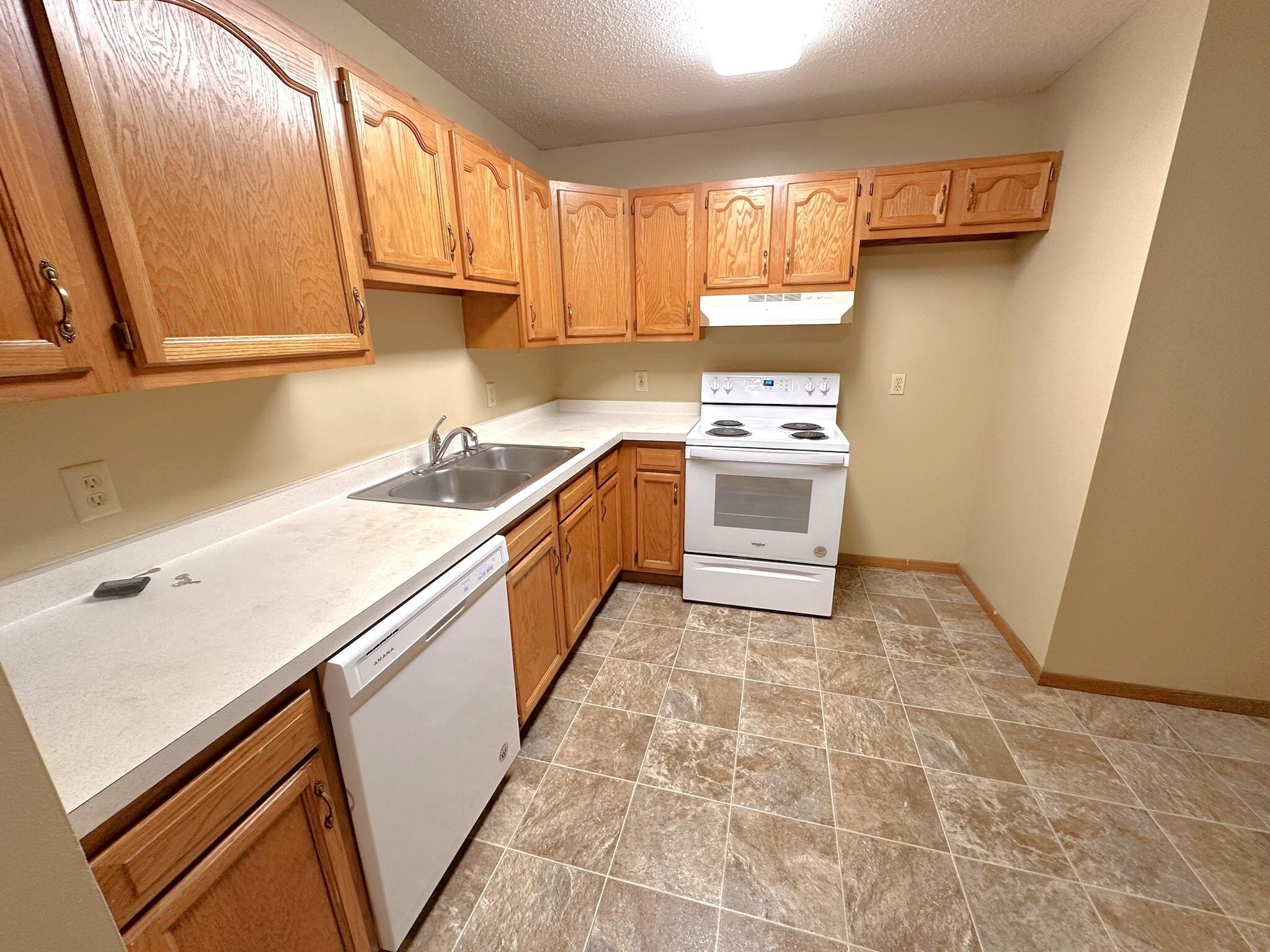 Building Photo - 831 Highview Dr