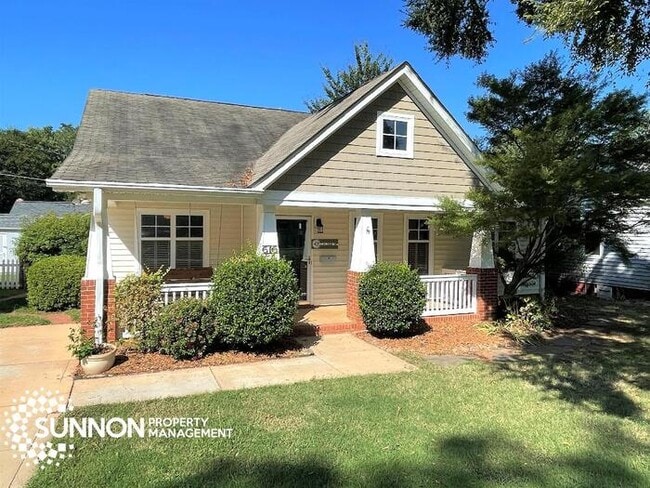 Building Photo - 3 bed / 2 bath Bungalow in the Heart of NoDa!