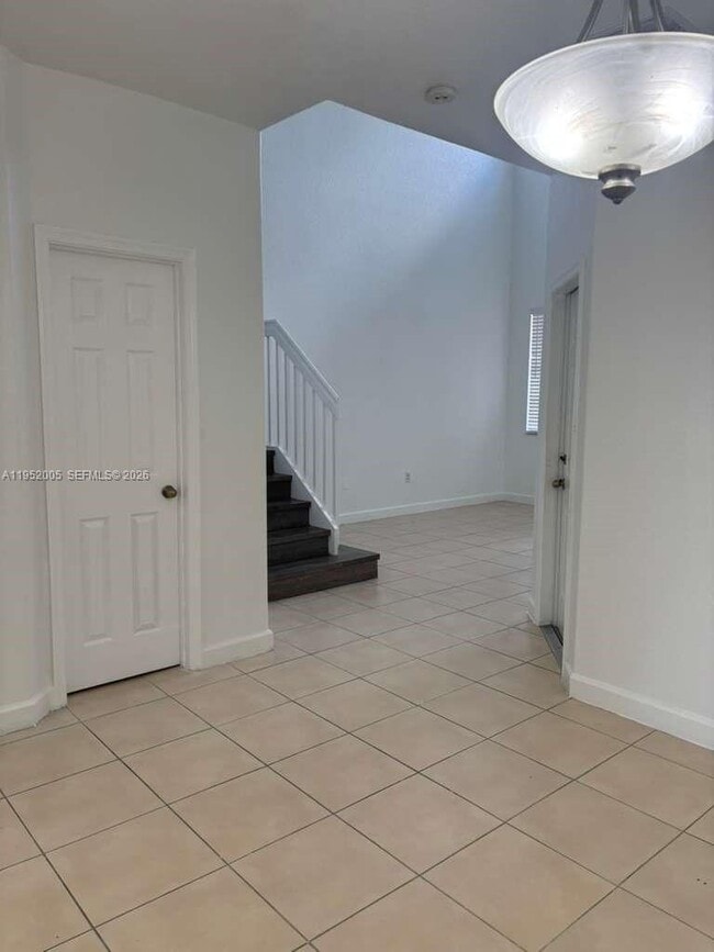 Building Photo - 2532 SE 15th Ct