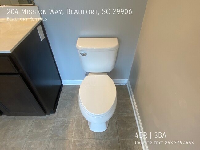 Building Photo - 204 Mission Way