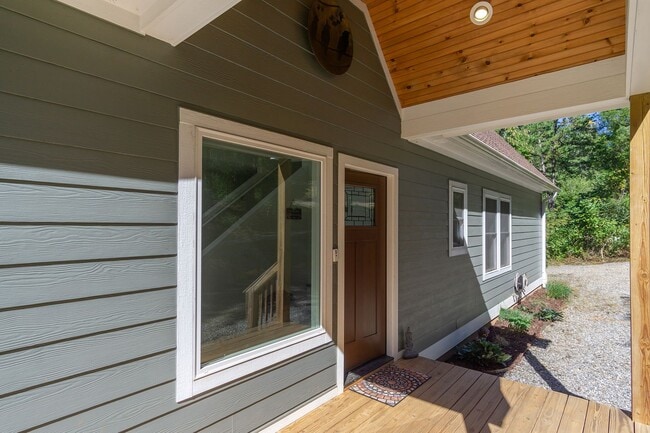Building Photo - Candler Rental!