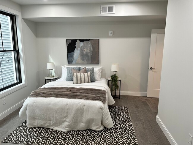 Building Photo - 197 Condor St