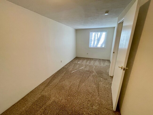 Building Photo - Updated 3BD/2.5BA Westminster Home