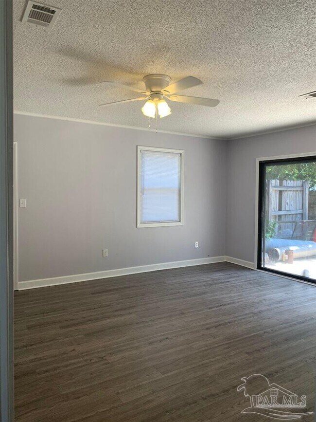 Building Photo - 9460 Darlene Cir