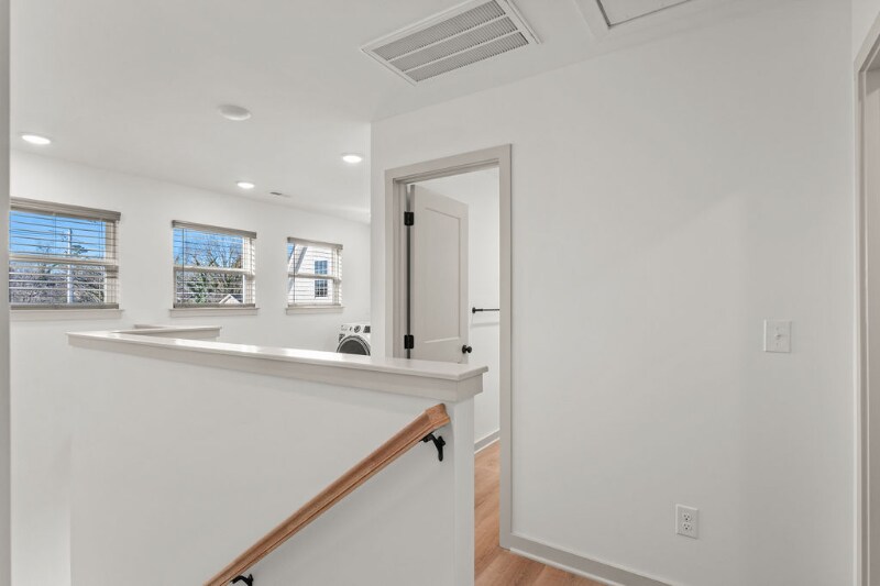 Building Photo - 313 W Broad St