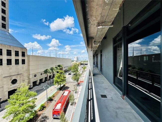 Building Photo - 435 N Orange Ave